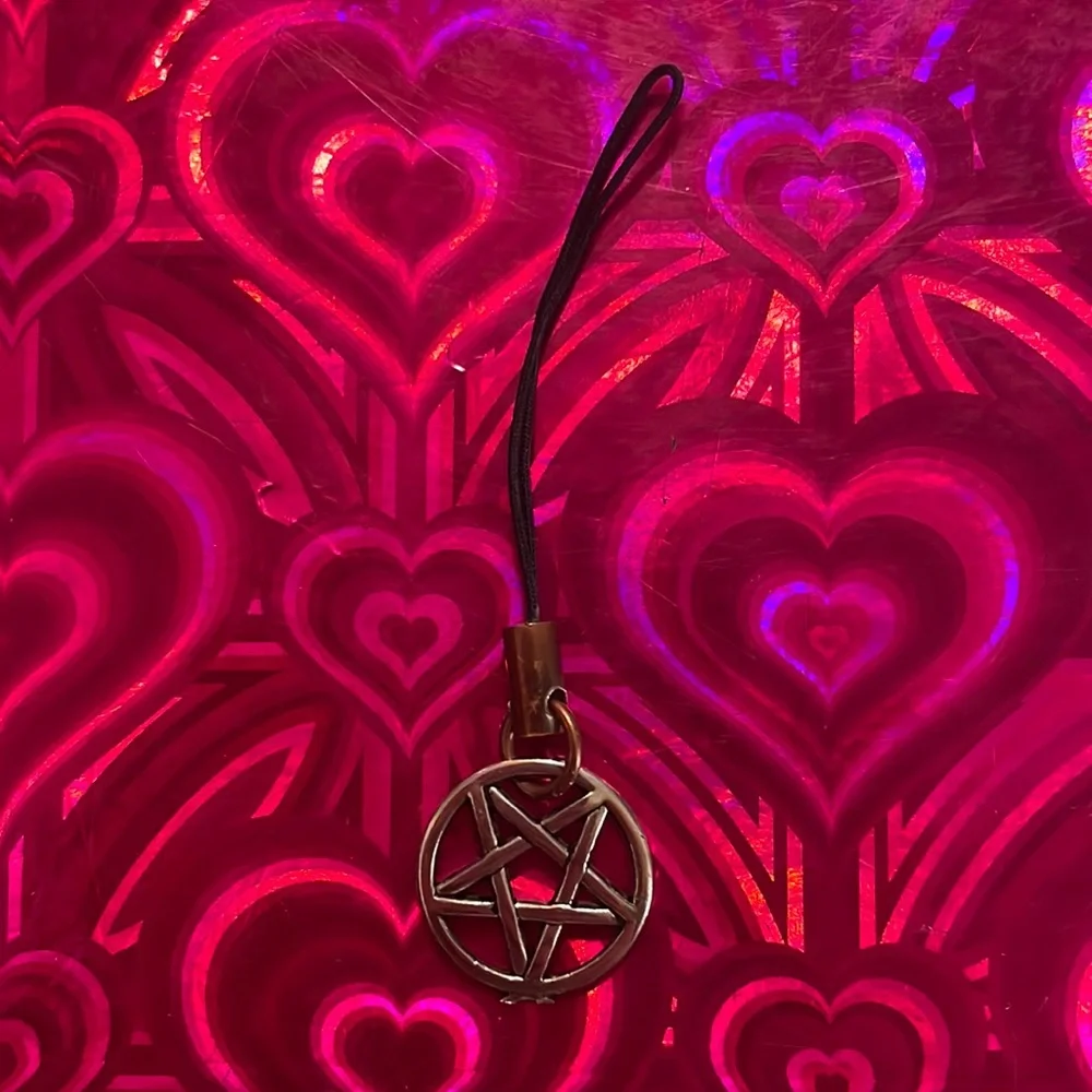 Pentagram phone charm🖤